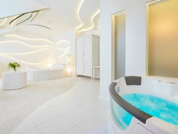 Фото номера Суперлюкс с гидромассажной ванной Отель Hotel Senator Centrum Konferencyjne г. Стараховице 2